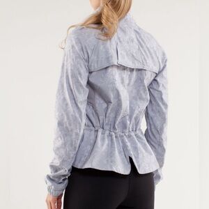 Lululemon Run Travel to Track Jacket Fossil Size 4